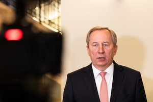 G. Nausėdos patarėjas: reikia galvoti ne apie transporto lėktuvus, o apie antidronines sistemas