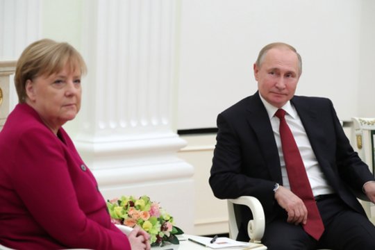 Europos lyderiams – griežta A. Merkel kritika dėl karo Ukrainoje