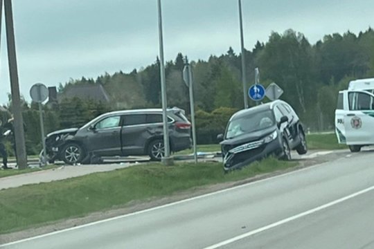 Per automobilių susidūrimą Plungėje nukentėjo žmogus