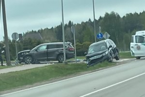 Per automobilių susidūrimą Plungėje nukentėjo žmogus