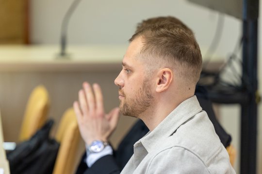 Šiukšlėmis iš Rusijos moteris išvadinęs vyras siekia išteisinimo, nukentėjusiosios sako esančios lojalios Lietuvai