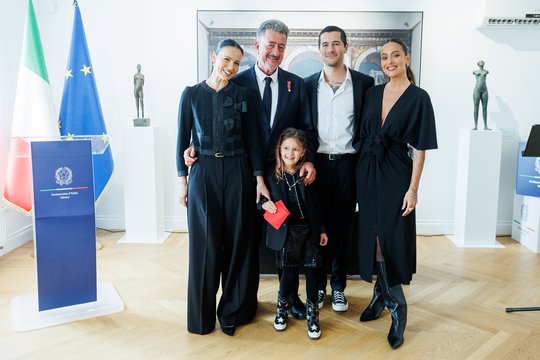  Iškilmingos ceremonijos metu – svarbus įvertinimas A. Meschino: lydėjo svarbiausios damos ir sūnus
