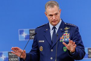 NATO pajėgų vadas sureagavo į atvirus Rusijos grasinimus Latvijai