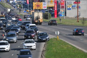 Lietuvoje – istorinis pokytis: automobiliai keliuose nuo šiol gali vairuoti patys