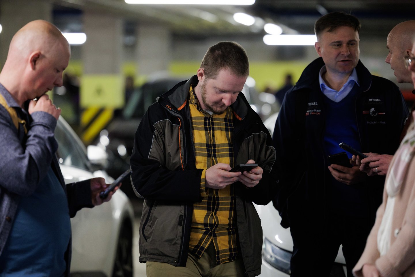 Vilniaus gyventojai eina į slėptuves.<br> V. Skaraičio nuotr.