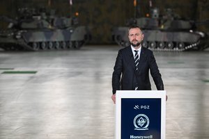 Lenkija: sprendimas mažinti šalyje dislokuotų JAV karių skaičių nebuvo priimtas
