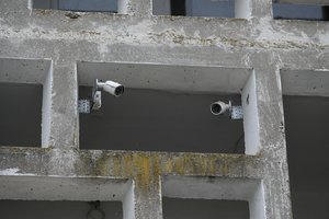 Po oro pavojaus – nerimą keliantis vaizdas daugiabučiuose: daugelis gyventojų kartoja tą pačią klaidą