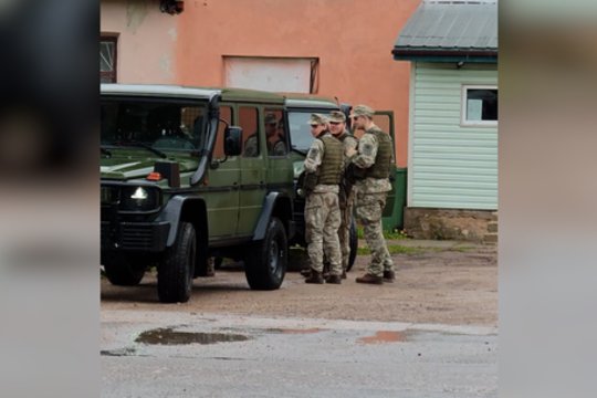 Lrytas iš arti: užfiksavo vaizdus iš galimai nukritusio drono paieškų