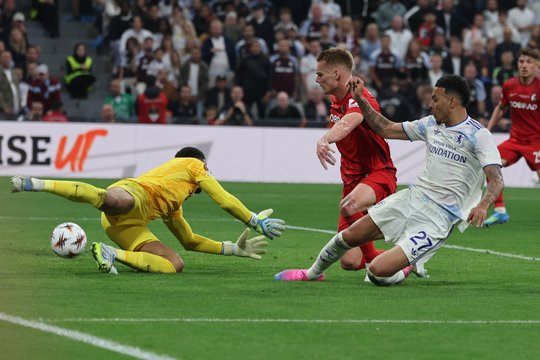 Europos lygos trofėjus – 44 metus jokios taurės nekėlusios „Aston Villa“ ekipos rankose