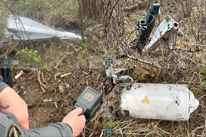 Įspėja neliesti numuštų dronų: ukrainiečiai skelbia pavojaus signalą dėl radioaktyvių dalių