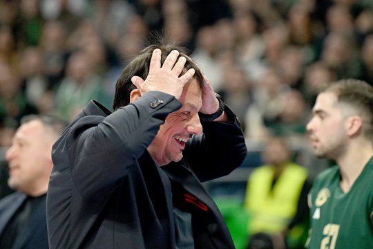 Cirkas Atėnuose tęsiasi: atšauktas lemtingas susitikimas, „Panathinaikos“ treneris dirba toliau