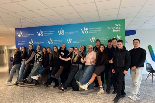 Kas finansuoja svajonę sportuoti: Vilniaus kolegijos studentai narstė dviračių komandos užkulisius