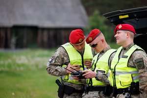 ELTA glaustai: Utenos apskrityje dėl drono paskelbtas oro pavojus, Seimas po svarstymo pritarė LRT pataisoms