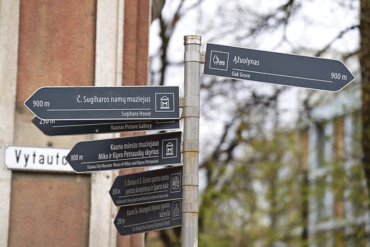 Suglumino ženklai Kaune: rodyklėmis geriau nepasikliauti?