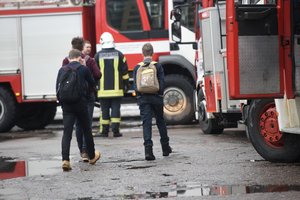 Utenos rajone kilus gaisrui profesinėje mokykloje, iš jos evakuoti 37 žmonės