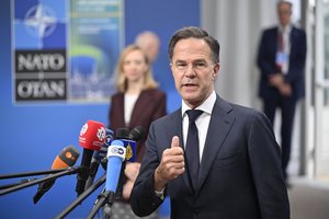 NATO vadovas sureagavo į D. Trumpo žingsnį dėl Lenkijos