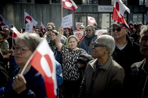 Grenlandiečiai protestavo prie JAV konsulato naujojo biuro