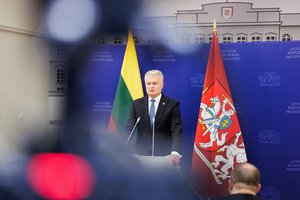 G. Nausėda sako, kad informaciją apie įskrendančius dronus turi teikti kariuomenė, ne valstybės vadovai