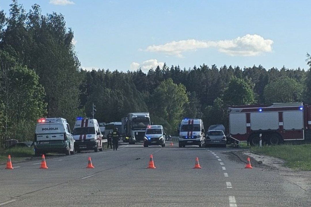 Dėl rimtos avarijos greta Prienų visiškai uždarytas kelias Alytus–Kaunas