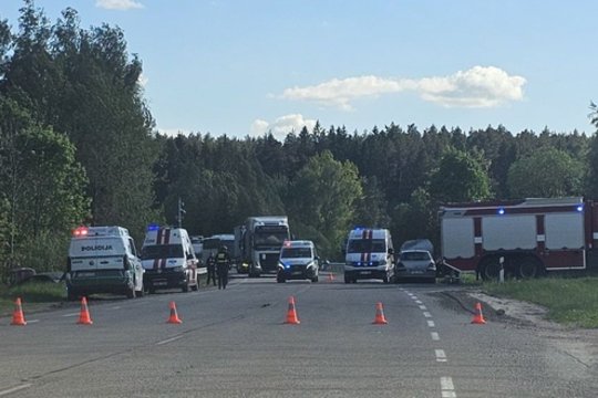 Dėl rimtos avarijos greta Prienų visiškai uždarytas kelias Alytus–Kaunas