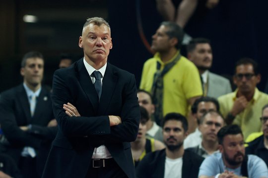 Titulo nebus: kraupiai puolusi Šaro „Fenerbahce“ krito pusfinalyje