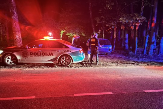 Štai taip atrodė naktinis reidas Vilniuje – pareigūnai tikrino vairuotojų blaivumą ir matavo greitį