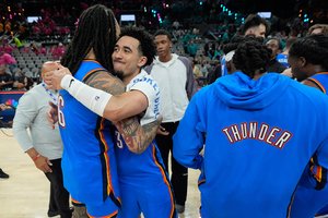 „Thunder“ smogė – namų aikštės pranašumas vėl Oklahomos klubo rankose