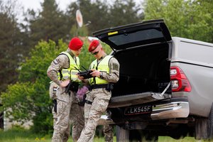 Dėl ketvirtadienį į Lietuvą galimai įskridusių dronų – naujausia kariuomenės žinia: paieškos tęsiamos