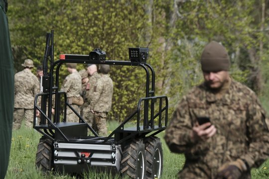 Neramus rytas Latvijoje: nukritęs į ežerą sprogo dronas