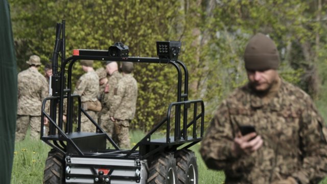 Neramus rytas Latvijoje: nukritęs į ežerą sprogo dronas