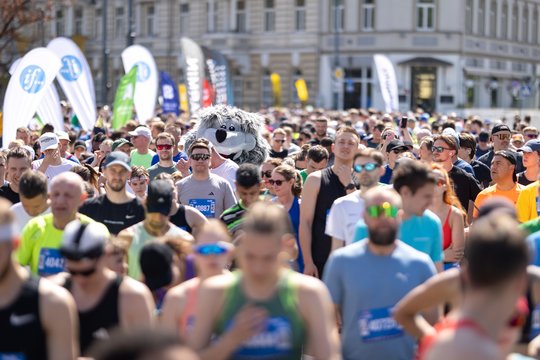 Vilnius kvėpuoja bėgimo ritmu – sostinėje griaudėja pusmaratonis