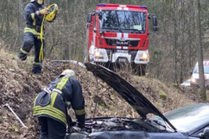 Kalvarijos savivaldybėje apsivertė automobilis su 3 žmonėmis – sulėkė visos tarnybos