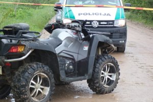 Anykščių r. apvirto keturratis, nukentėjo du girti keleiviai
