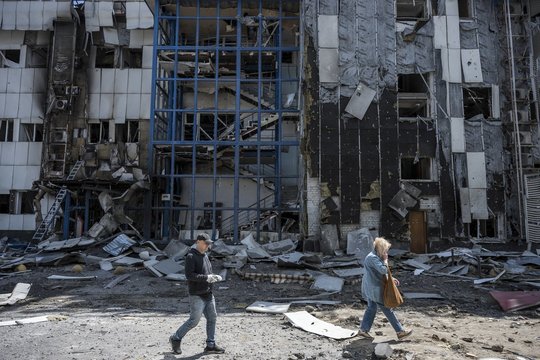 Dešimtyse Kyjivo vietų – gaisrai ir griuvėsiai: nuolaužos užblokavo slėptuvėse buvusius žmones