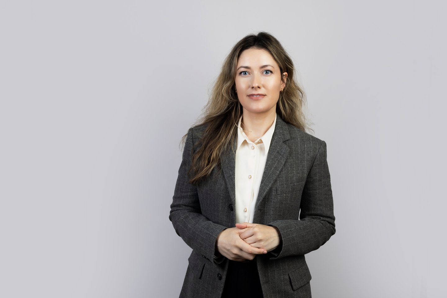 Kintų miestelyje užaugusi KTU mokslininkė Karolina Armonaitė šiandien analizuoja smegenų signalus, tiria dirbtinio intelekto ir neuromokslo sąsajas bei ieško būdų, kaip technologijos ateityje galėtų padėti žmonėms atkurti judėjimo funkcijas. <br> KTU nuotr.
