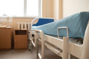 Šalčininkų rajone ant kelio rasto vyro gyvybė užgeso ligoninėje