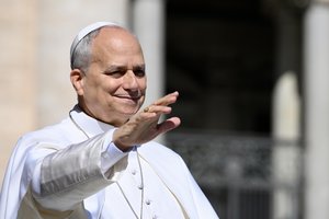 Popiežius Leonas XIV paragaino „nuginkluoti“ dirbtinį intelektą
