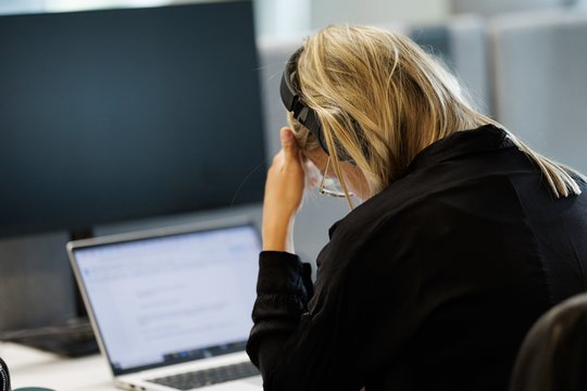 Paviešino skandalingą viršininko elgesį: „Reikėjo savo užpakalį atvilkti iki sekretorės“