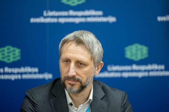 ELTA glaustai: atsistatydino Registrų centro vadovas A. Jusas, į Lietuvą atgabentas V. Antonovas