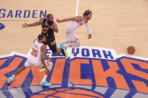 27 metus trukęs laukimas baigėsi: „Knicks“ grįžo į NBA finalą