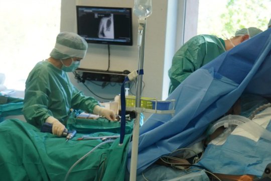 Nemokamas sąnario keitimas: paaiškino, kokiu atveju reikia prisimokėti