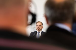 Ministras atskleidė, kada sužinojo apie pavogtus RC duomenis: politikų atsakomybės neįžvelgia