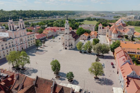 Užbaigta Kauno rotušės aikštės rekonstrukcija: kas nuo šiol bus kitaip?