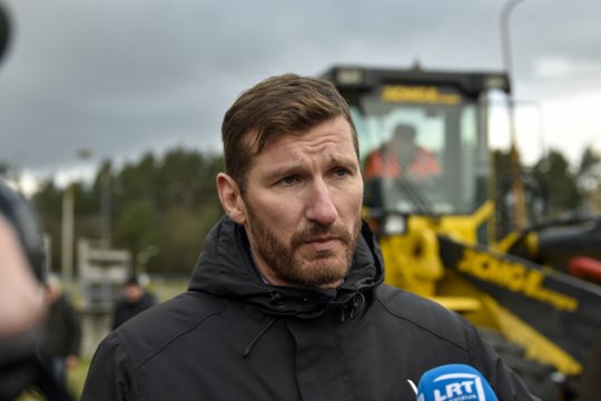 Be darbo neliko: nuo kelių tiesimo – prie atliekų tvarkymo