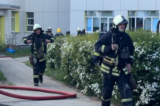 Riešės gimnazijoje kilo gaisras, evakuota 1 600 mokinių: vaizdai iš įvykio vietos