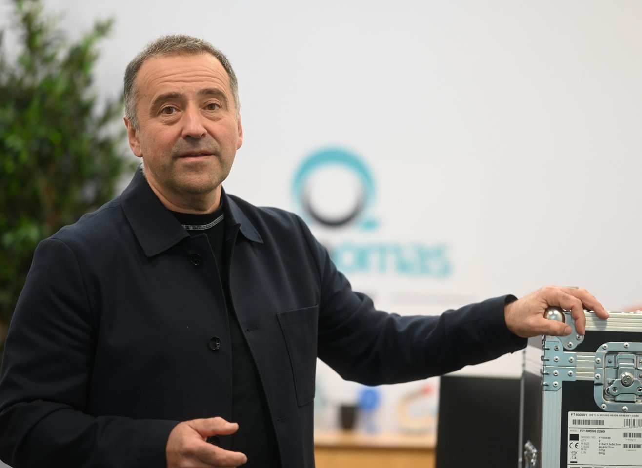 Su Lietuvos ugdymo įstaigomis dirbantis įmonės „Megaomas“ vadovas Linas Leniauskas.<br> Pranešimo žiniasklaidai nuotr.