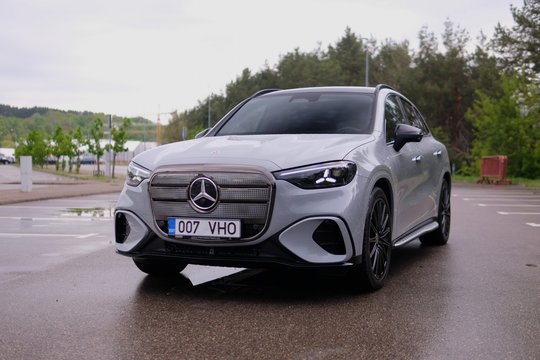 2026 m. „Mercedes-Benz GLC EQ“ testas: viena įkrova – daugiau nei 700 kilometrų