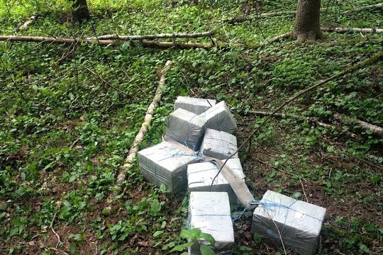 Šįkart nuolatinis baltarusiškų cigarečių „kurjeris“ administracine atsakomybe neatsipirks