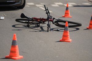 Tragedija Pasvalio r.: partrenktas automobilio žuvo dviratininkas