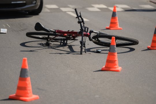 Tragedija Pasvalio r.: partrenktas automobilio žuvo dviratininkas